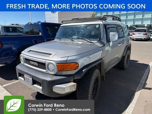 Used 2010 Toyota FJ Cruiser 4WD image 3
