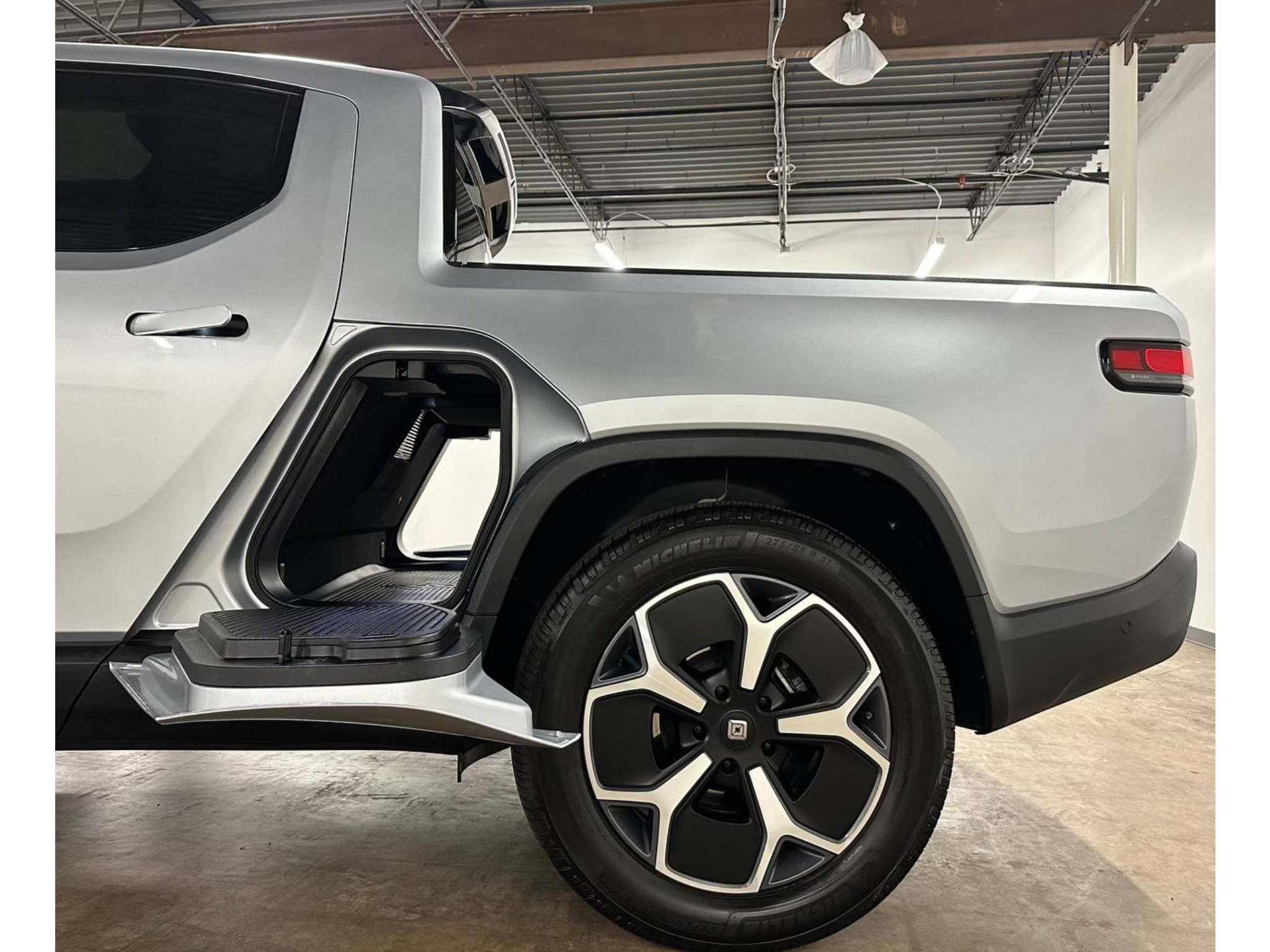 Used 2023 Rivian R1T Adventure Dual AWD/4WD image 10