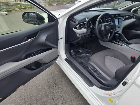 Used 2018 Toyota Camry LE FWD image 19