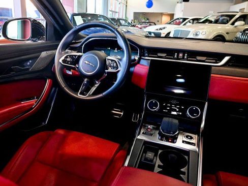 Used 2024 Jaguar XF R-Dynamic SE image 30