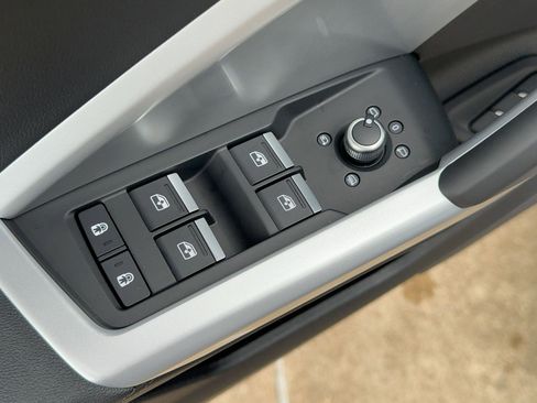 New 2025 Audi Q3 2.0T Premium image 13