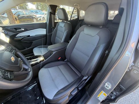 Used 2025 Chevrolet Trax LT image 34