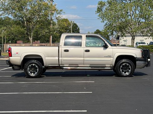 Used 2004 Chevrolet Silverado 2500 LT w/ Heavy-Duty Power Package AWD/4WD image 5