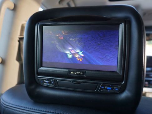 Used 2023 Nissan Armada SL w/ Captain's Chairs Package image 14