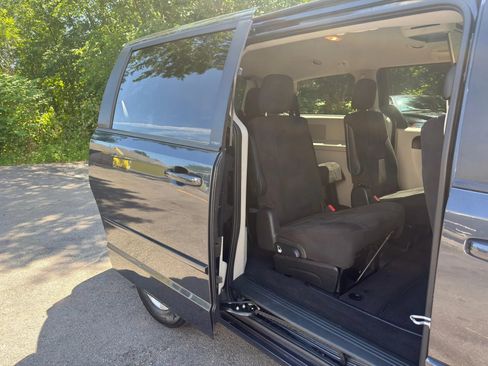 Used 2013 Dodge Grand Caravan SE FWD image 23