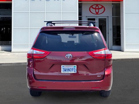 Used 2017 Toyota Sienna FWD image 5