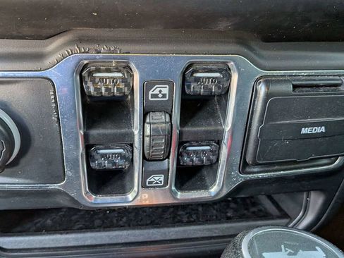 Used 2021 Jeep Wrangler Unlimited Sport w/ Sun And Sound Package AWD/4WD image 23