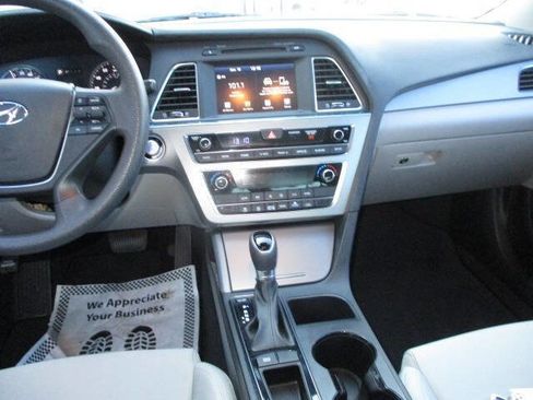 Used 2017 Hyundai Sonata SE image 22