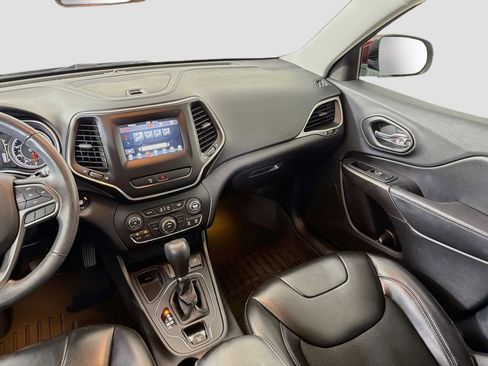 Used 2020 Jeep Cherokee Latitude Plus FWD image 26