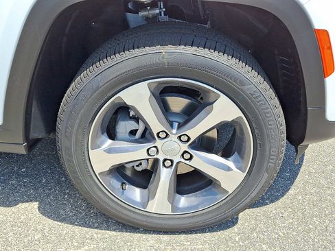 New 2025 Jeep Grand Cherokee Limited w/ Trailer Tow Package image 5