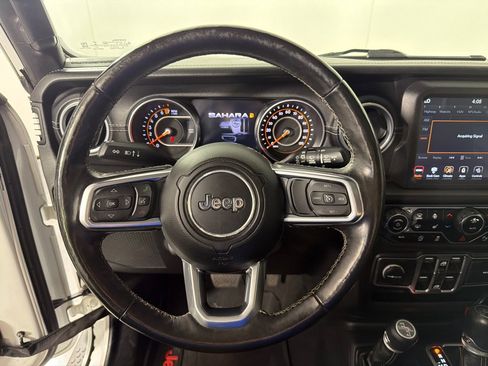 Used 2018 Jeep Wrangler Unlimited Sahara AWD/4WD image 14