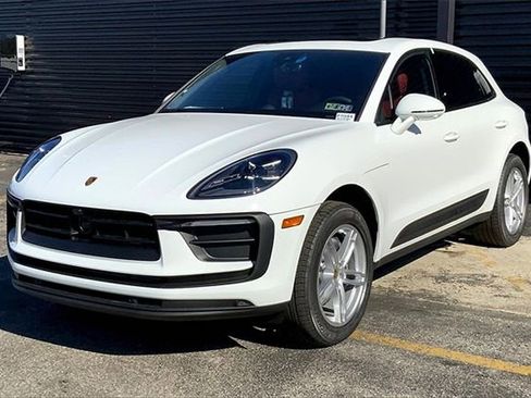 Certified 2026 Porsche Macan image 1