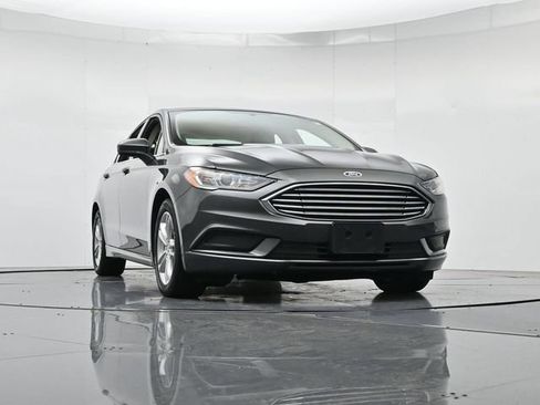 Used 2018 Ford Fusion SE FWD image 34