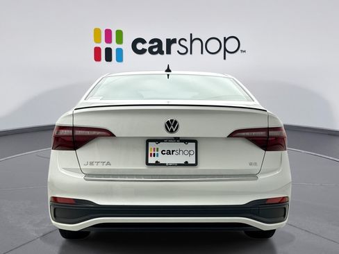 Used 2023 Volkswagen Jetta SE w/ Panoramic Sunroof Package FWD image 4