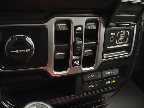 Used 2018 Jeep Wrangler Unlimited Sport S image 26