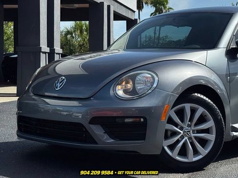 Used 2017 Volkswagen Beetle 1.8T Classic FWD image 2