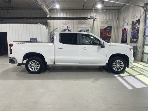 Used 2024 Chevrolet Silverado 1500 LT AWD/4WD image 9