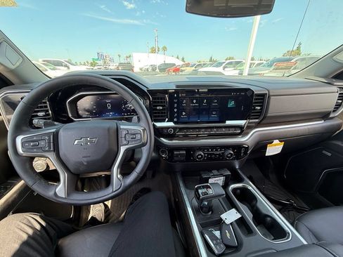 Used 2026 Chevrolet Silverado 1500 LT Trail Boss w/ LT Trail Boss Premium Package AWD/4WD image 13