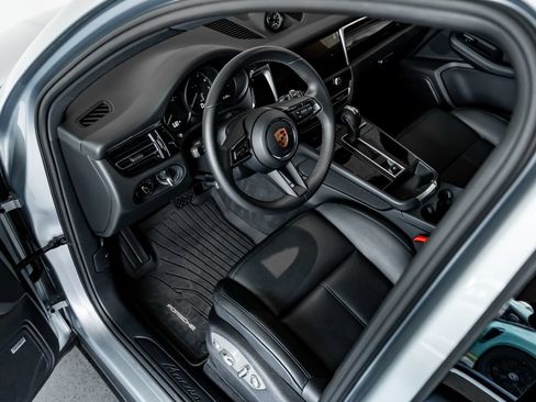 Certified 2026 Porsche Macan AWD/4WD image 4