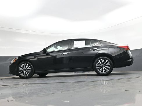 Used 2024 Nissan Altima 2.5 SV FWD image 46