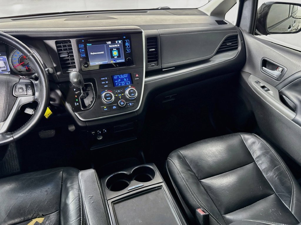 Used 2016 Toyota Sienna SE FWD image 25