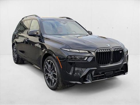 Used 2025 BMW X7 M60i image 6