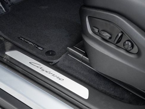 New 2025 Porsche Cayenne image 12