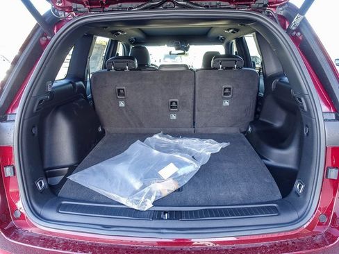 New 2025 Jeep Grand Cherokee Limited w/ Trailer Tow Package image 24