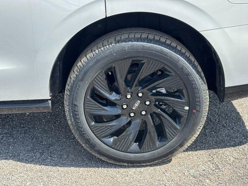 New 2026 Lincoln Navigator Reserve w/ Jet Appearance Package AWD/4WD image 9