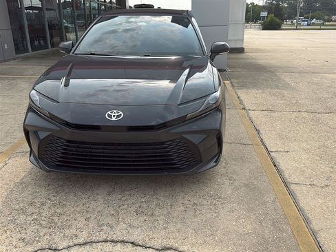 Used 2025 Toyota Camry LE w/ Convenience Package FWD image 2