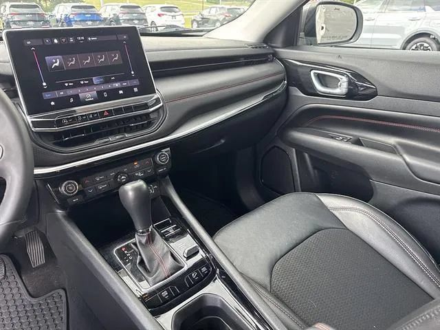 Used 2022 Jeep Compass Trailhawk AWD/4WD image 11
