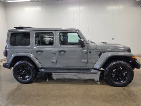 Used 2022 Jeep Wrangler Unlimited Sahara w/ LED Lighting Group AWD/4WD image 10