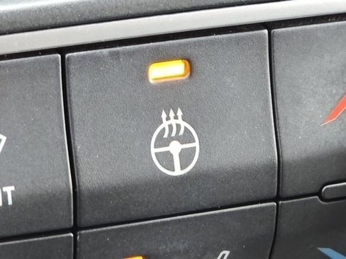 Used 2018 Jeep Wrangler Unlimited Sahara image 14