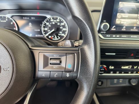 Used 2024 Nissan Rogue SV FWD image 30