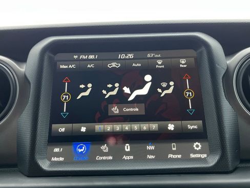 Used 2023 Jeep Gladiator Willys image 8