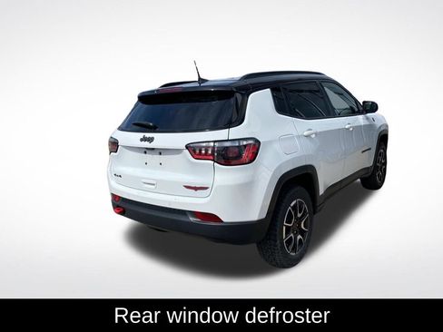 Used 2025 Jeep Compass Trailhawk image 7