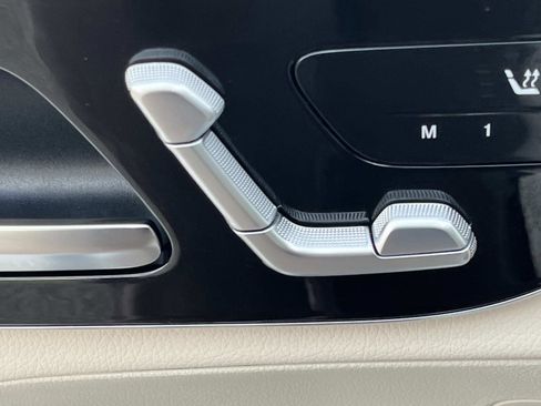 Used 2025 Mercedes-Benz GLC 300 4MATIC image 19