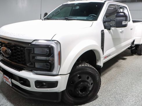 Used 2025 Ford F450 Platinum w/ FX4 Off-Road Package image 35