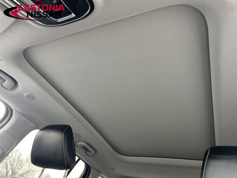 Used 2022 Jeep Grand Cherokee Limited 4xe image 3