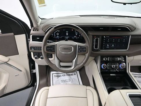 Used 2023 GMC Yukon Denali w/ Advanced Technology Package AWD/4WD image 23