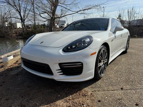 Used 2016 Porsche Panamera GTS image 11