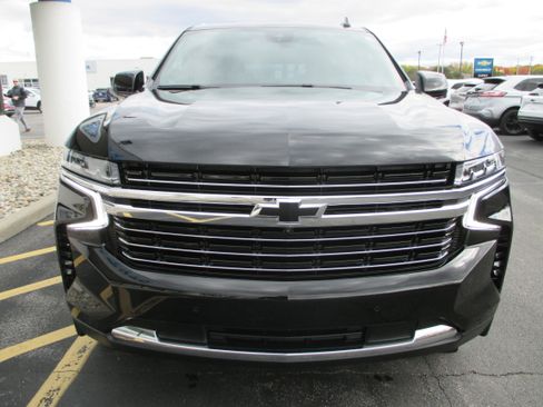 Used 2023 Chevrolet Suburban LT w/ Luxury Package image 8