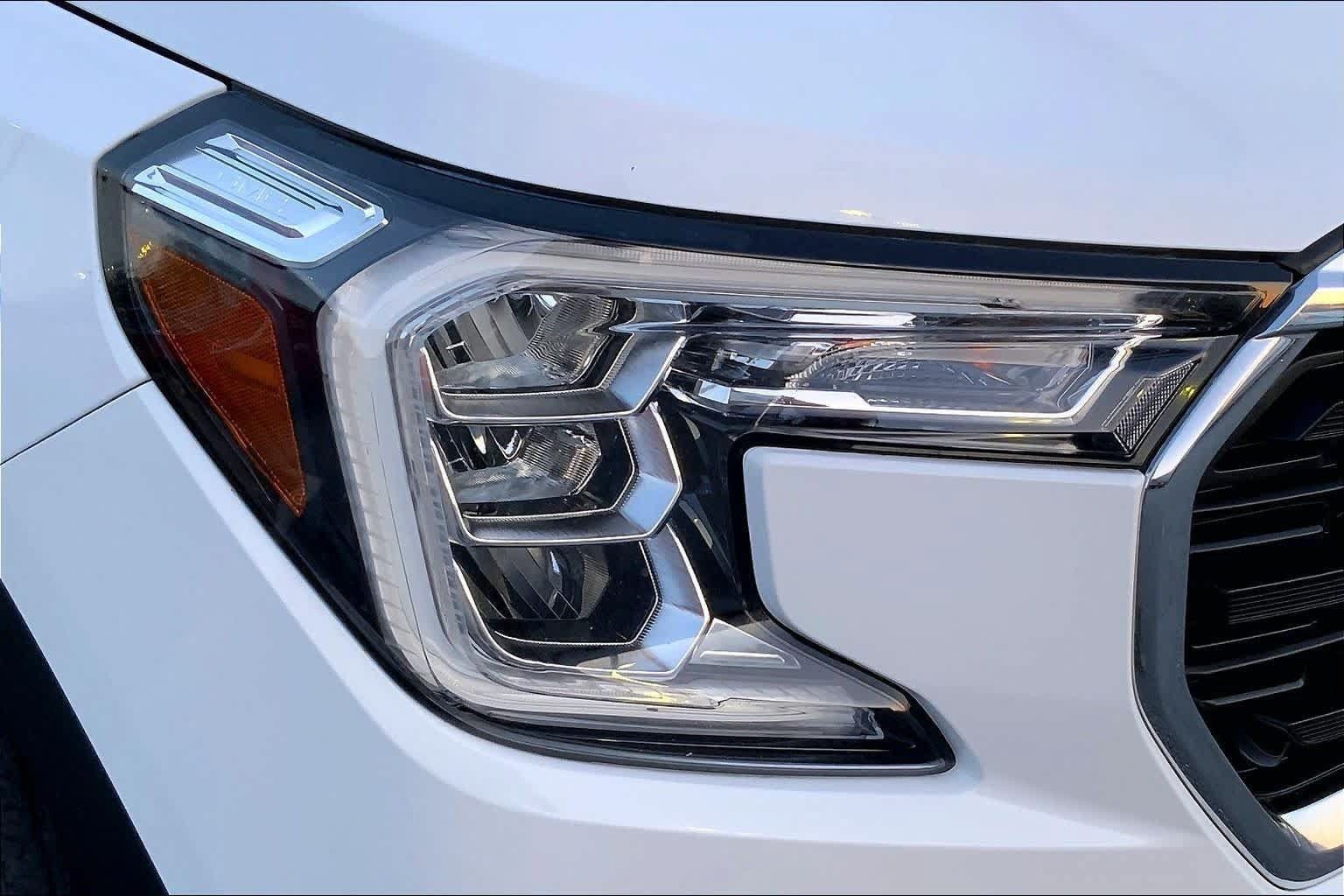 Used 2022 GMC Terrain SLE w/ Driver Convenience Package FWD image 24