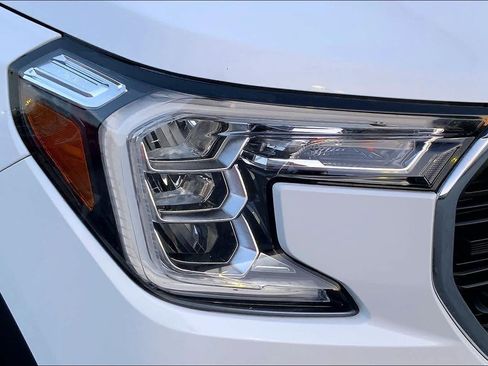 Used 2022 GMC Terrain SLE w/ Driver Convenience Package FWD image 24