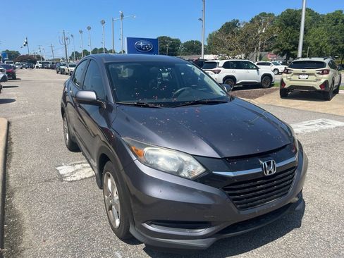 Used 2017 Honda HR-V LX image 2