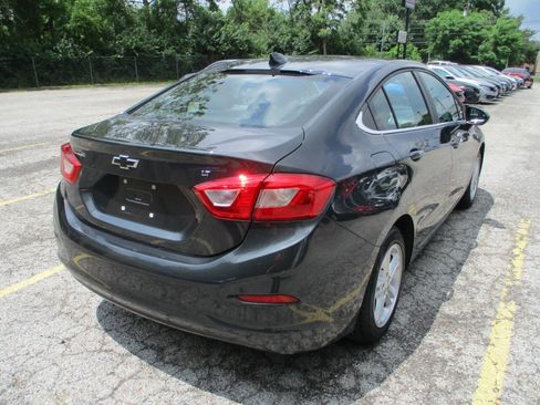 Used 2018 Chevrolet Cruze LT w/ Convenience Package FWD image 3