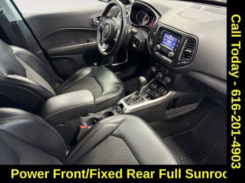 Used 2017 Jeep Compass Latitude w/ Cold Weather Group image 4