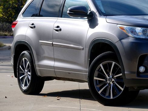 Used 2018 Toyota Highlander XLE image 19