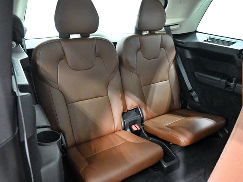 Used 2019 Volvo XC90 T6 Momentum w/ Protection Package Premier AWD/4WD image 34