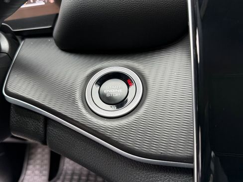 Used 2025 Jeep Grand Cherokee Altitude image 15